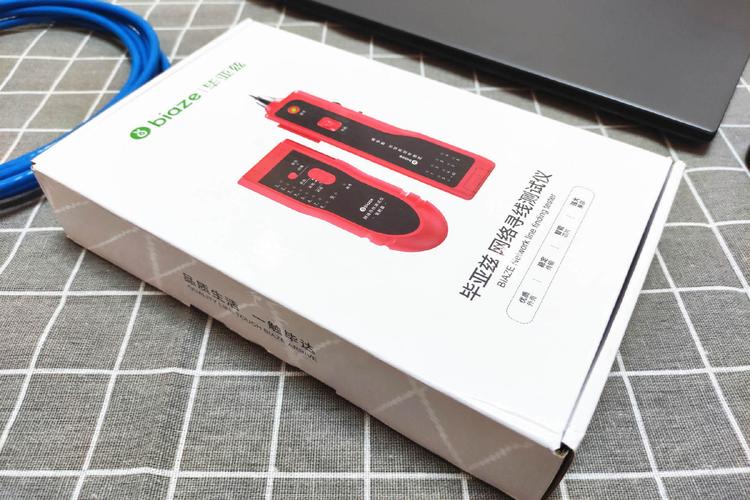 这款寻线仪采用了带有实物渲染图的白色盒子,有品牌logo,也有产品名称
